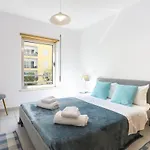 Marina Hillside 2 *